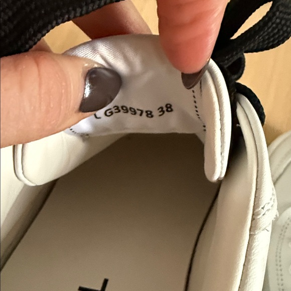 Chanel calfskin sneakers - Picture 8 of 11